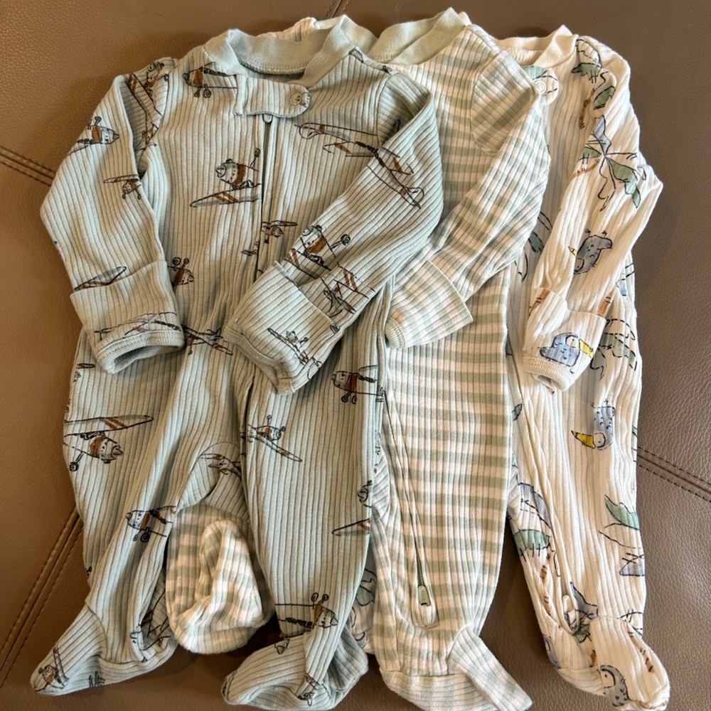 Set of 5 Newborn Carter's Footies and sleepers
